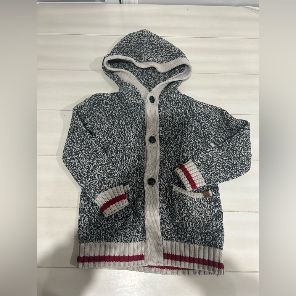 Excellent condition Roots Kids size 5 cabin hooded sweater
